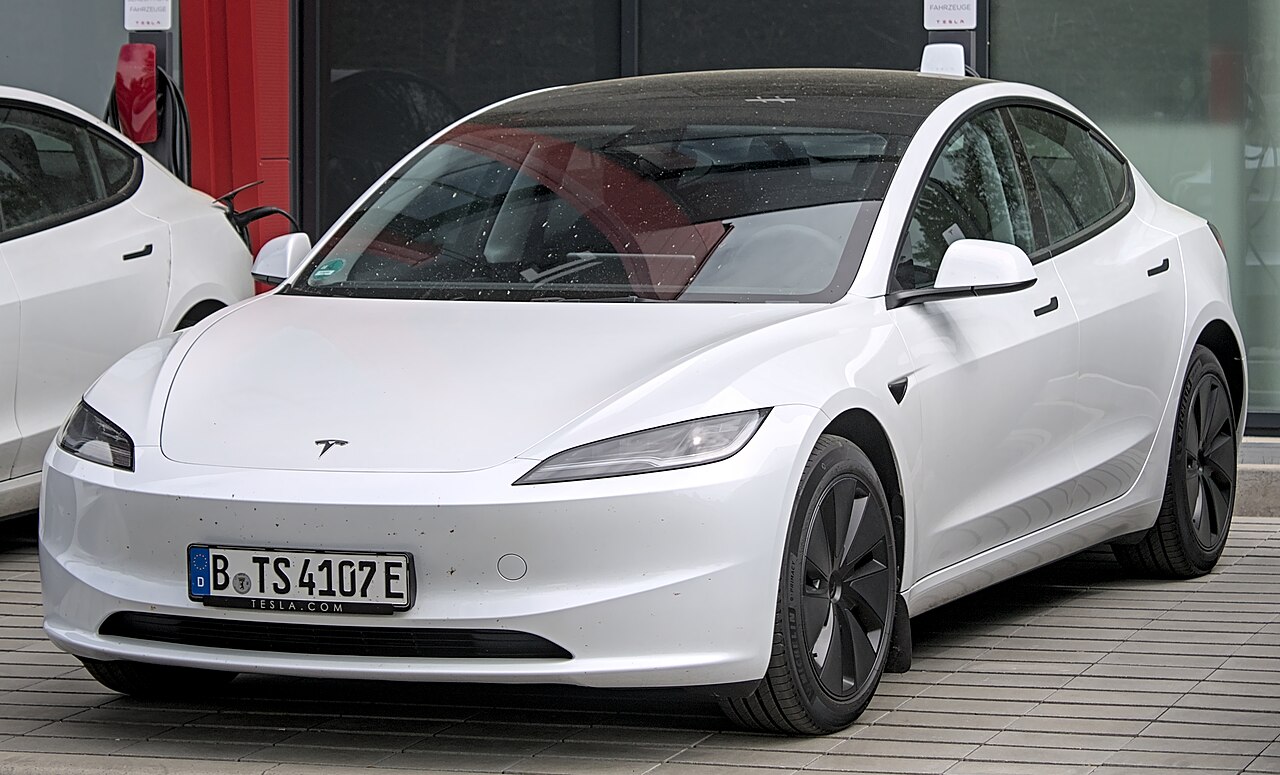 Tesla Model 3 4